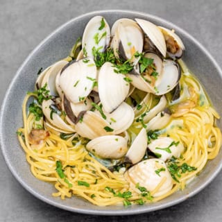 LINGUINE WITH CLAM SAUCE